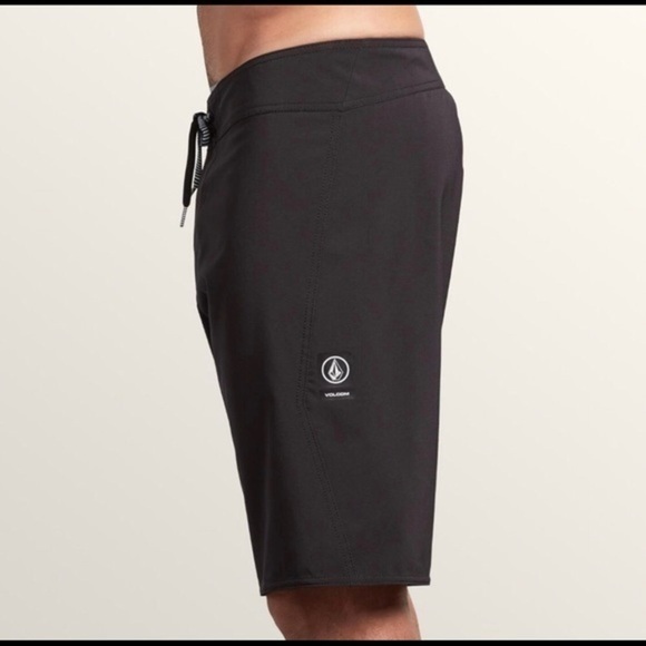 Volcom: Lido Solid Mod BLK - Picture 3 of 4